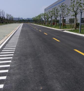 蘇州工廠地面劃線？專(zhuān)業(yè)團(tuán)隊(duì)打造高效廠區(qū)交通體系