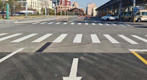 蘇州商業(yè)廣場地面劃線專家，包工包料打造智慧化通行空間