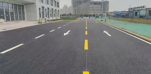 蘇州工廠劃線選專業(yè)團隊，抗壓耐磨有保障